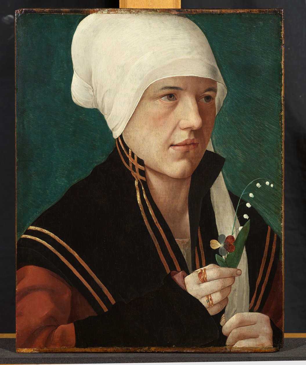 谷のユリとパンジーを抱えた女性の肖像画、1510-20 作： マルクス・プレンティフル