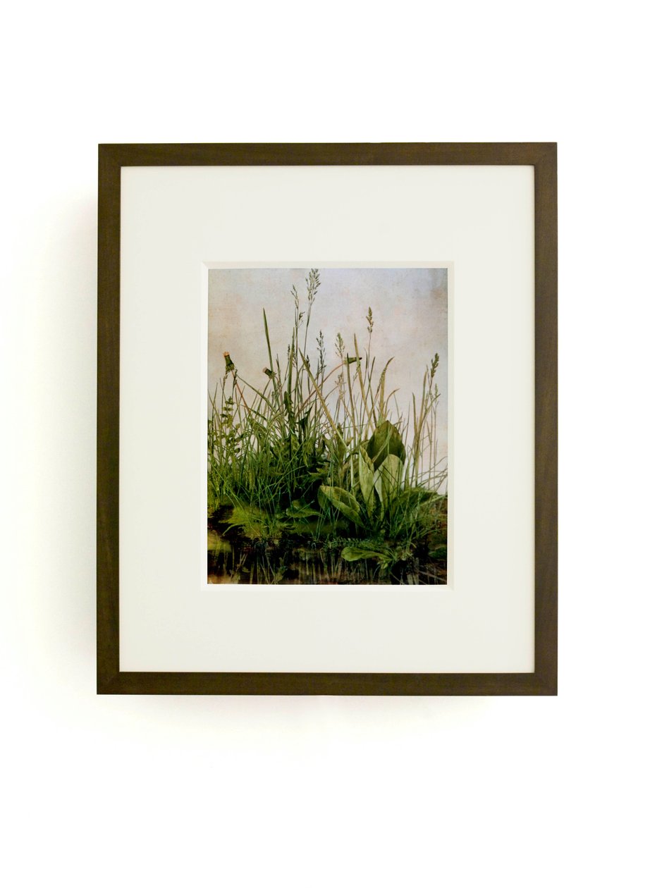 Whispering Weeds, 2011 （木製フレーム、ボーダー、LCDスクリーン、ファン、ハードディスクドライブ） 作： マット・コリショー