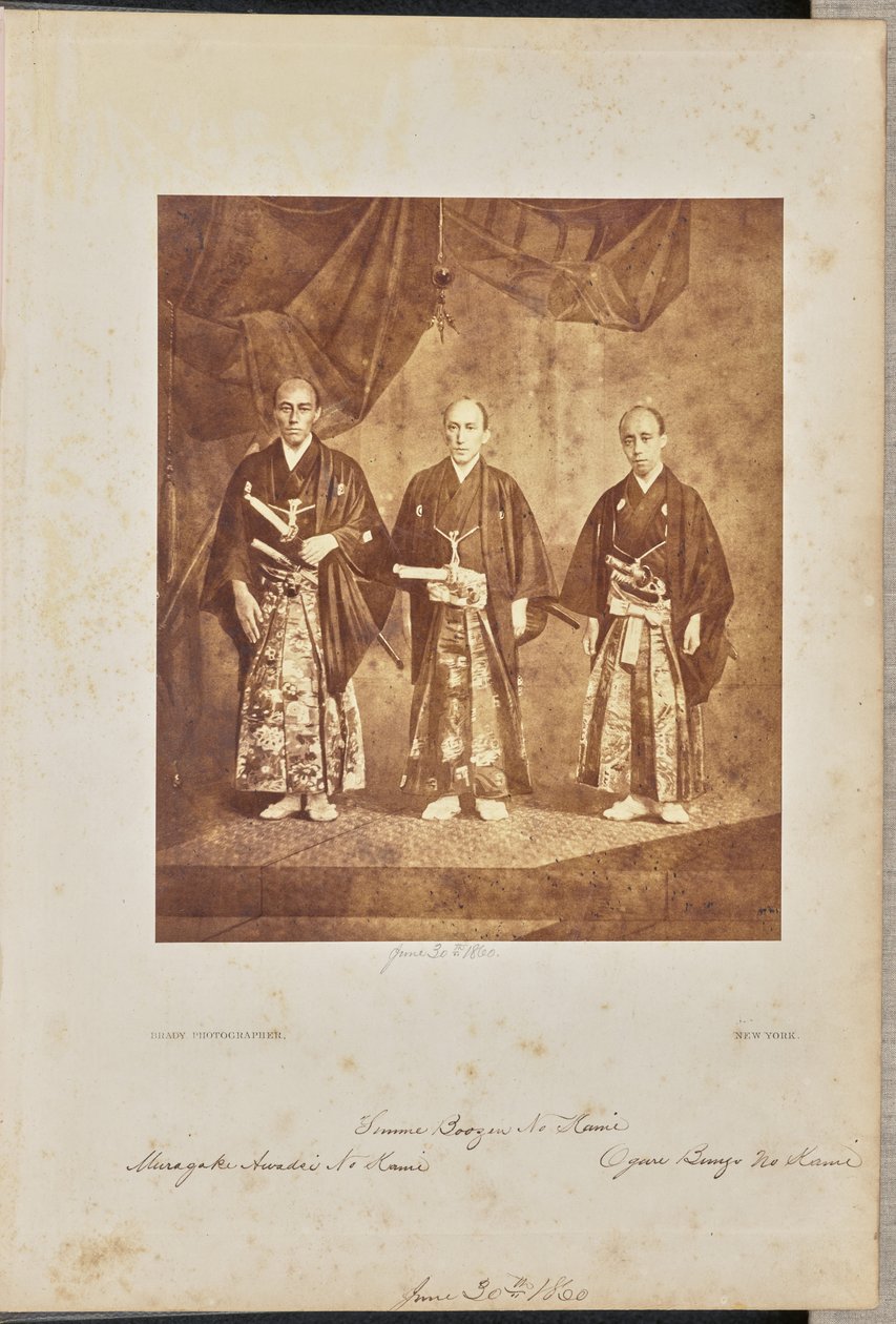 [ワシントンD.C.にて撮影された、日本初の駐米使節団の首席使節たちの集合写真] 作： マシューB.ブレイディ