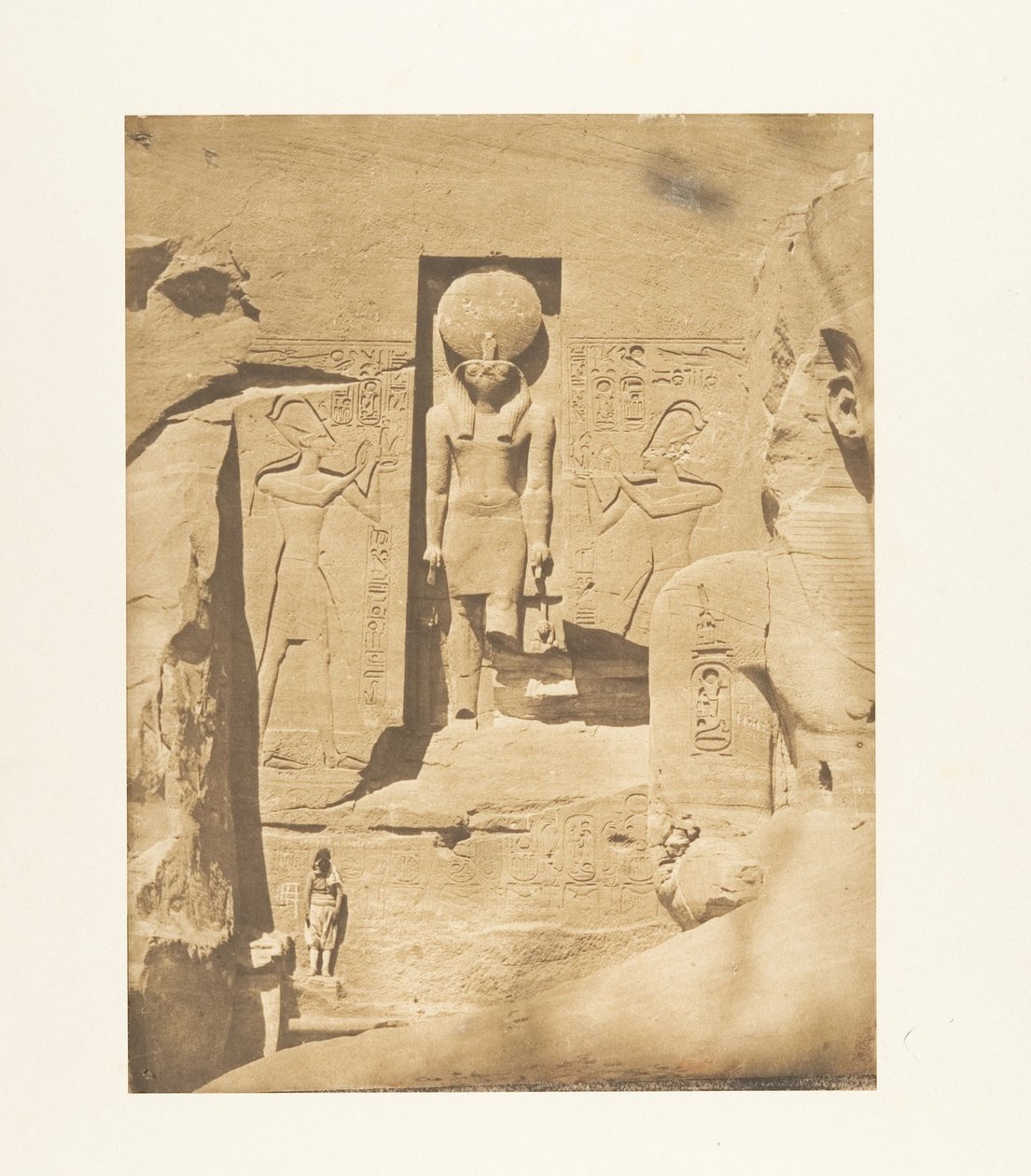 Dekoration des Eingangs des großen Spéos von Abousembil (Der Gott Phré empfängt die Opfergaben von Ramses dem Großen) 作： マキシムデュキャンプ
