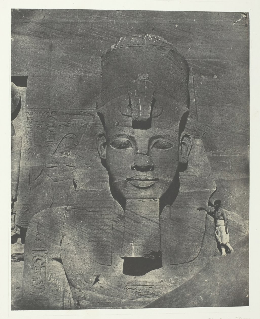 イブサンブール、フレ・ヌビア、パレスチナ、シリアのスペオスの中世の埋葬された巨像、184951年、印刷1852年 作： マキシムデュキャンプ