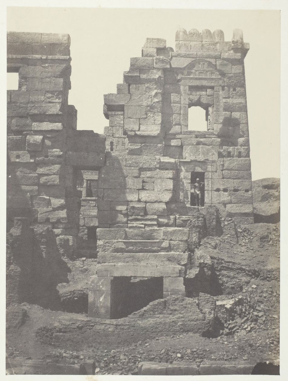 Medinet-Habou、Ramses-Méiamoun の Gyneceum の北ファサード、テーベ、184951。 作： マキシムデュキャンプ