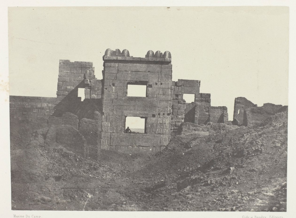 Medinet-Habou、Gynécée de Ramsès-Mèiamoun の東側ファサード。 テーベ 作： マキシムデュキャンプ