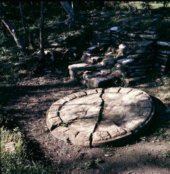 ボールコートのマーカー 古典期後期（西暦600～900年）（石材） 作： マヤマヤ