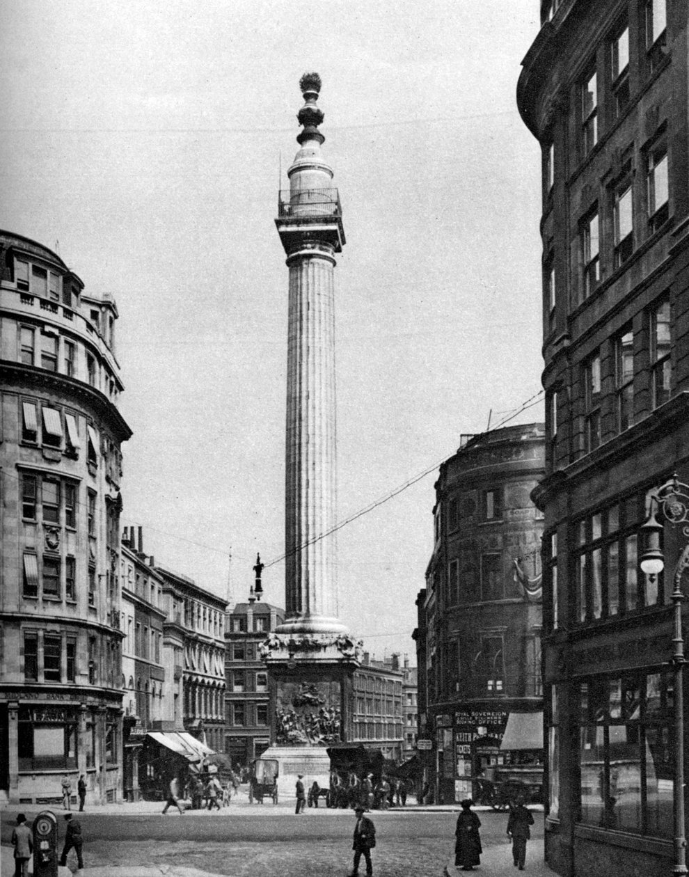大火の記念碑、ロンドン、1926-1927。 作： マクリーシュ