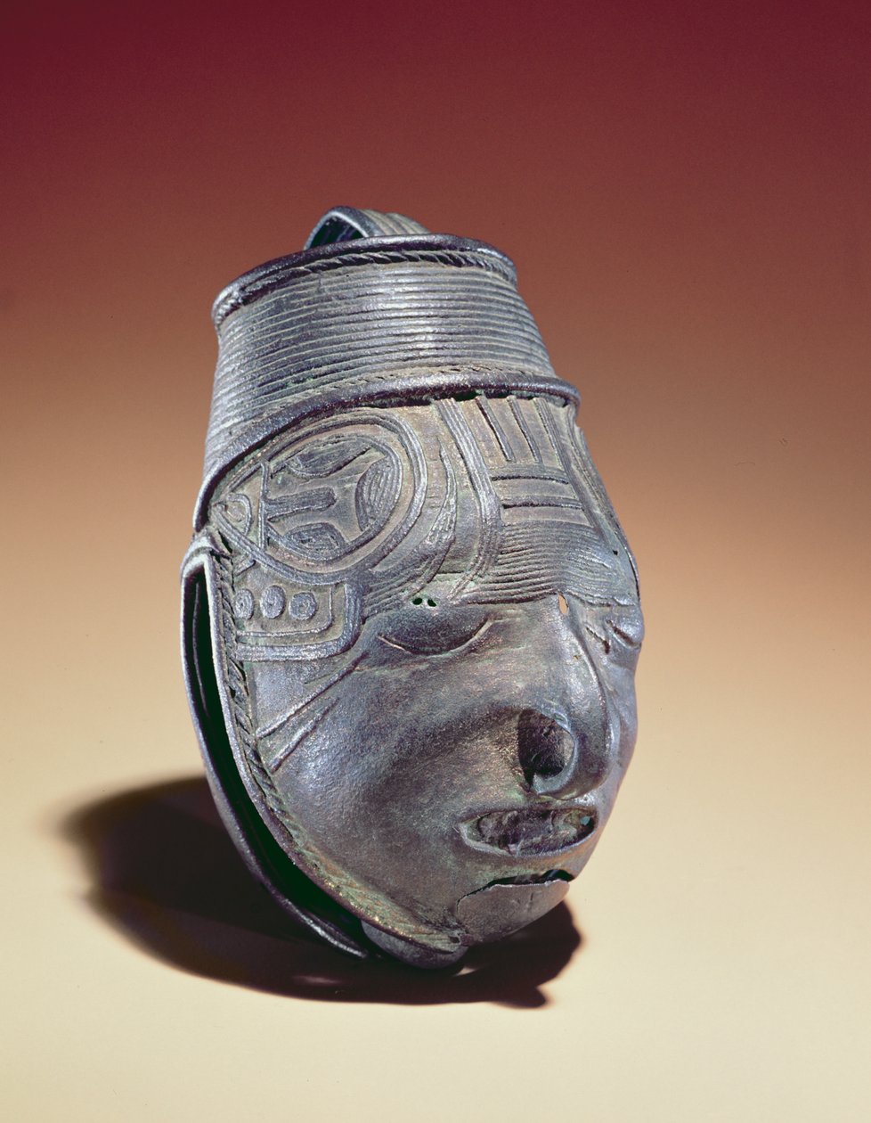 メキシコの西海岸の鐘、後古典時代後期、西暦1200年〜1550年（銅） 作： メソアメリカ人