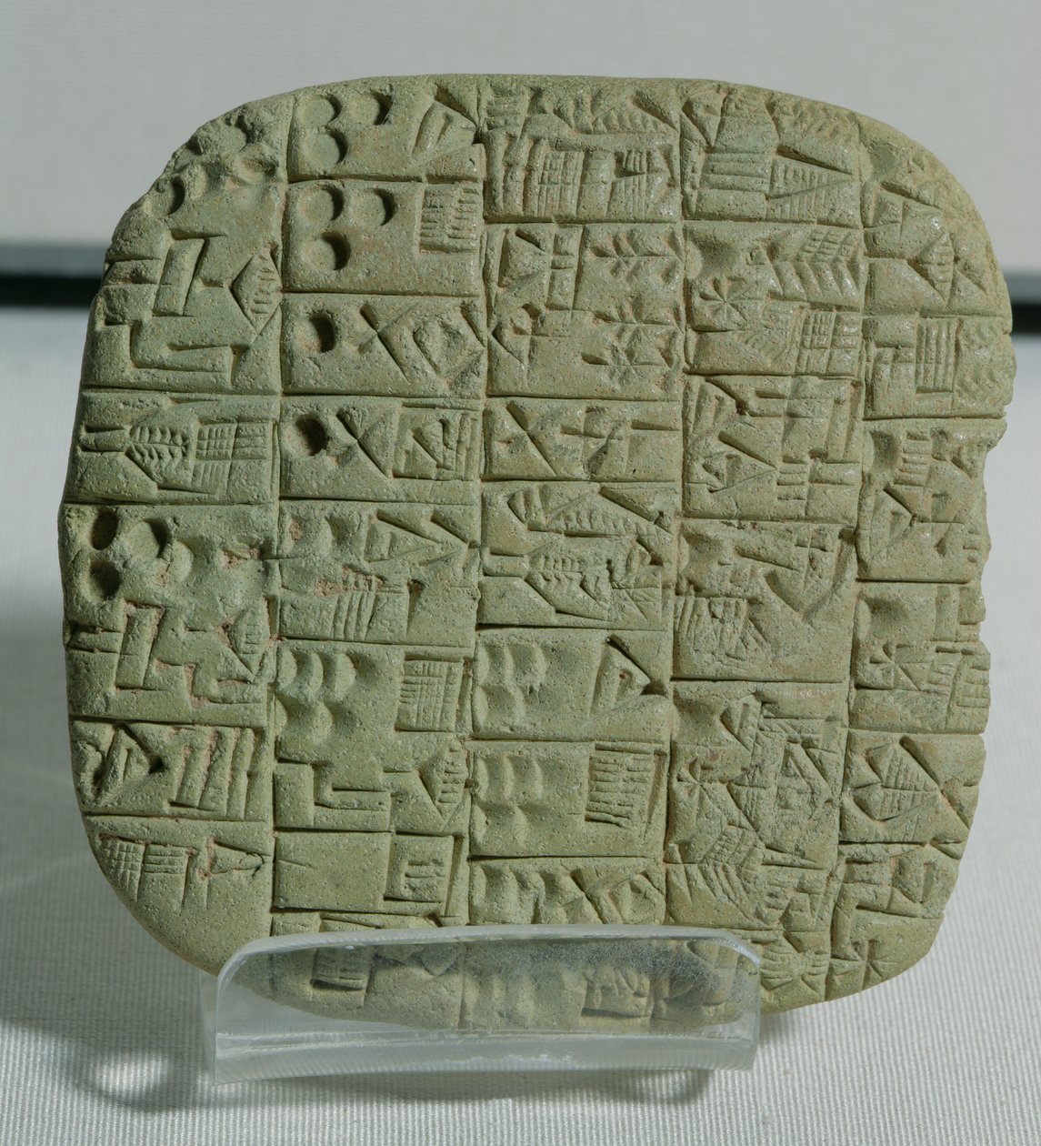 紀元前2600年頃のシュルパックの畑と家の販売契約を詳述した楔形文字のタブレット 作： メソポタミア