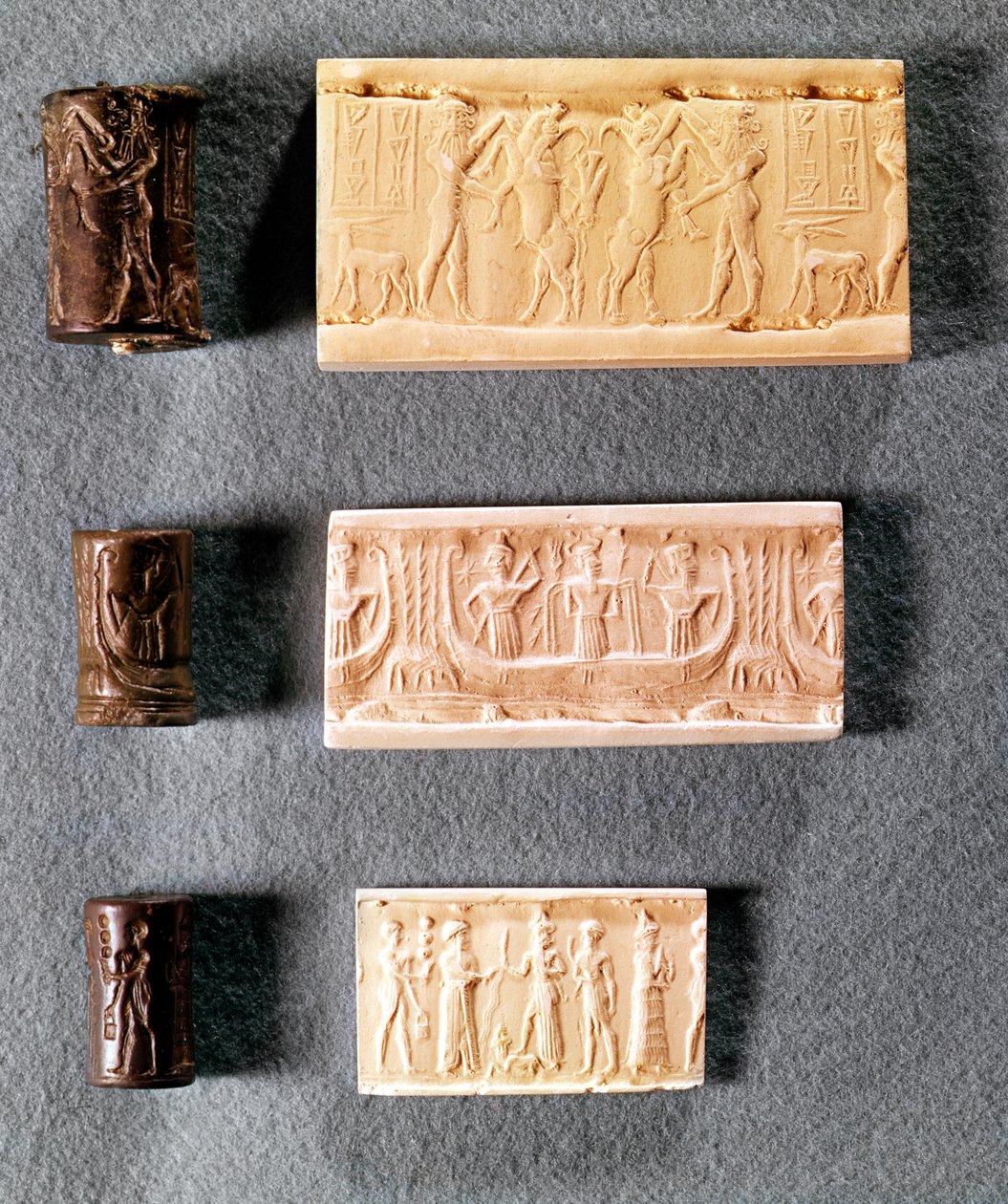 印象付きの3つのシリンダーシール、紀元前1世紀（メタルと石膏） 作： メソポタミア