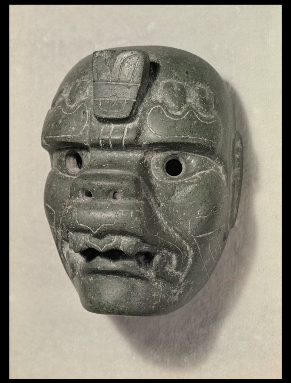 コロンブス以前のオアハカ出身のネコ科のマスク（ヒスイ） 作： メキシコの学校