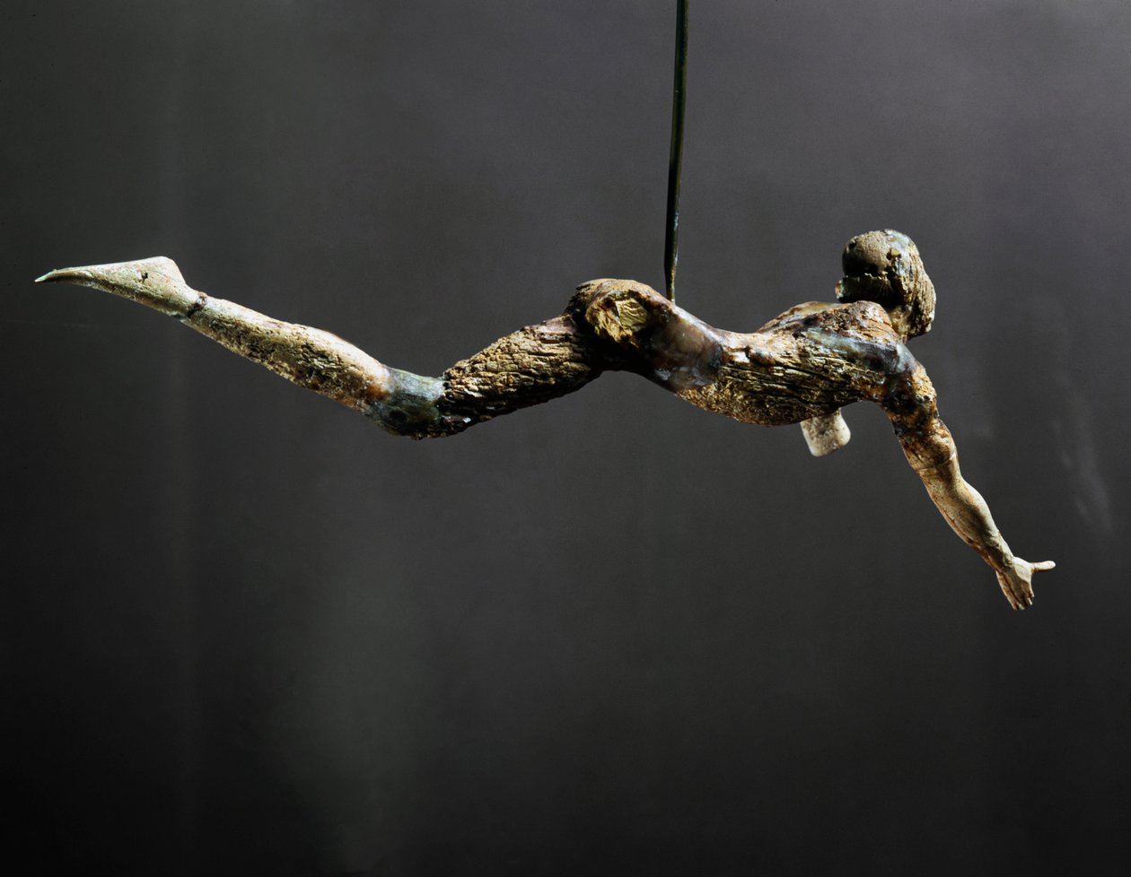 アクロバット（別名：ブルリーパー）、象牙の置物、紀元前1700～1400年 作： ミノアン
