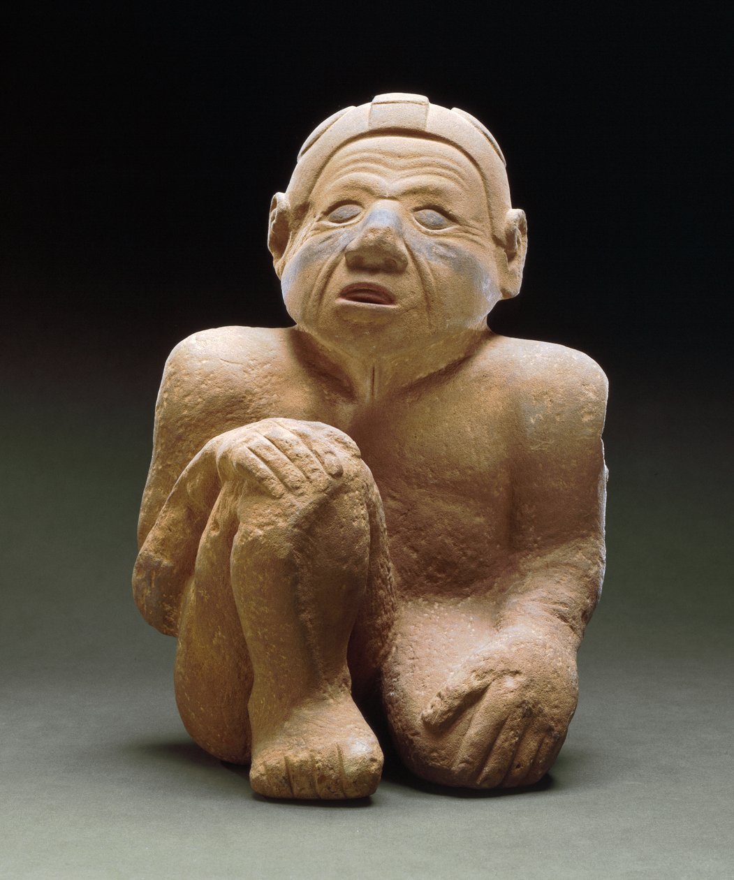 着席男性フィギュア、1300-1500（砂岩） 作： ミシシッピ文化