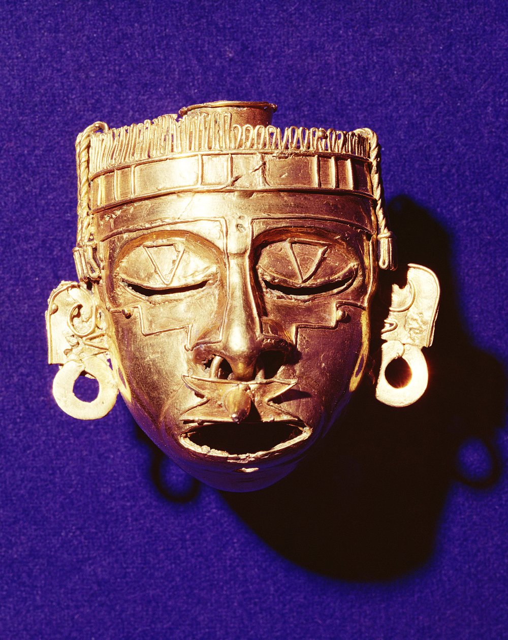 神の仮面Xipe Totec、墓7、モンテアルバン、1300-1450（金） 作： ミックステック