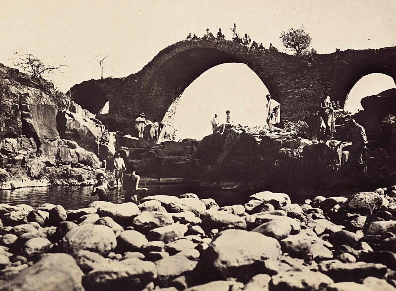 ファシスト時代の帝国建設アンガレブ川に架かるポルトガルの橋、1936年9月5日（モノクロ写真 作： モデスティノ・バルディネッティ