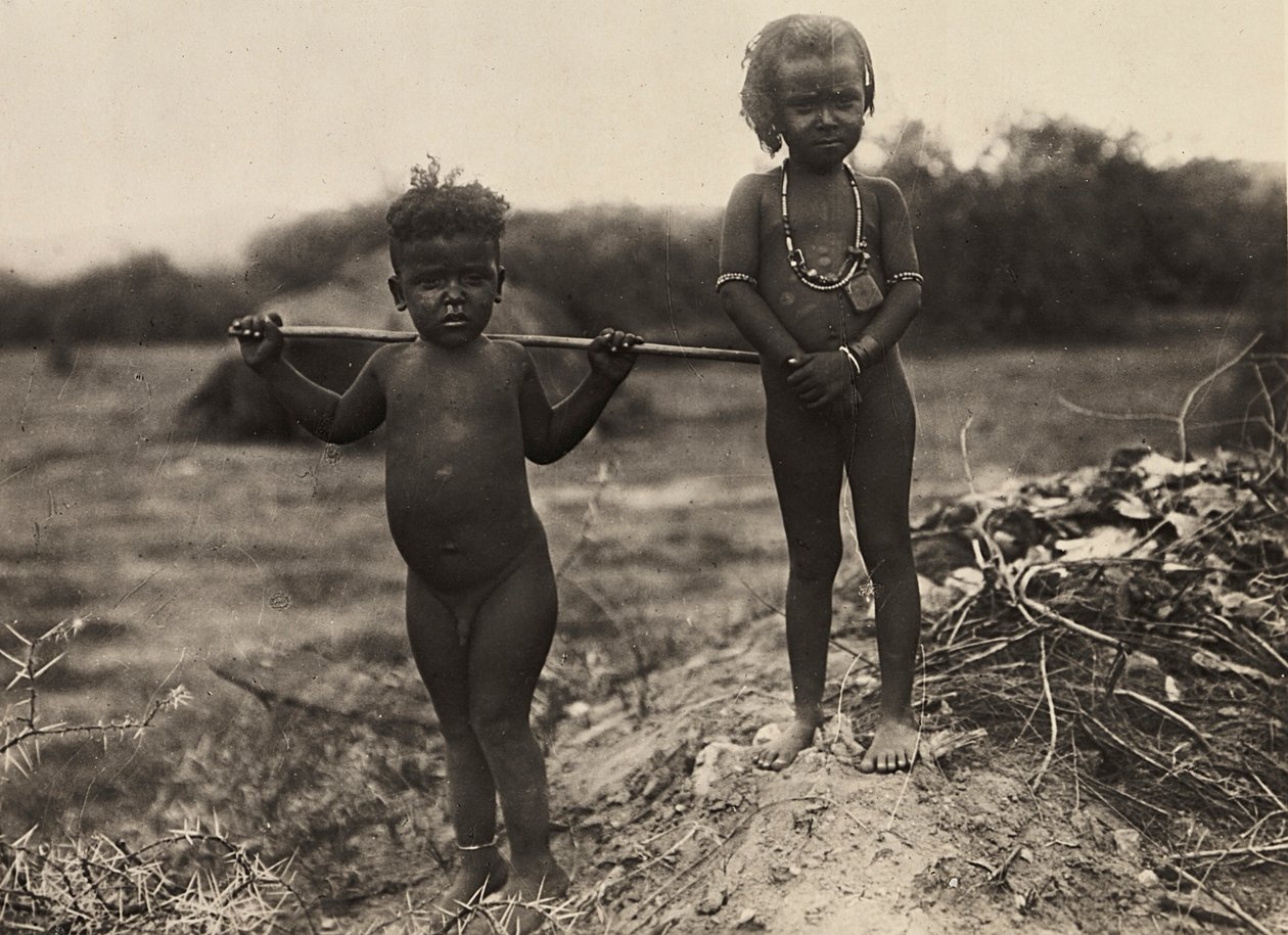 ファシズムの時代に帝国を築く：ハバブ族の2人の子供たち 1936年09月05日（モノクロ写真 作： モデスティノ・バルディネッティ