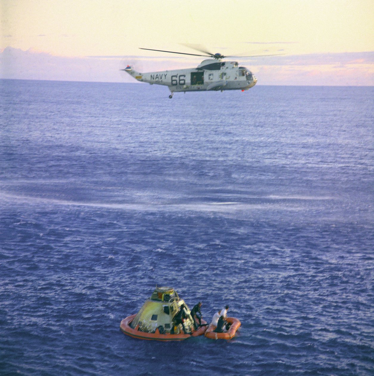 アポロ 10 号 - NASA、1969 年。 作： NASA画像
