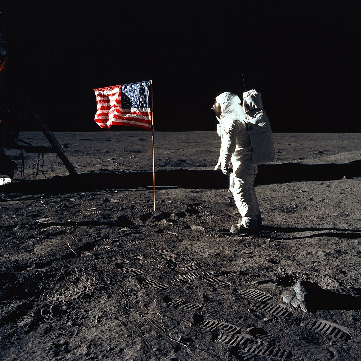 アポロ 11 号 - NASA、1969 年。 作： NASA画像