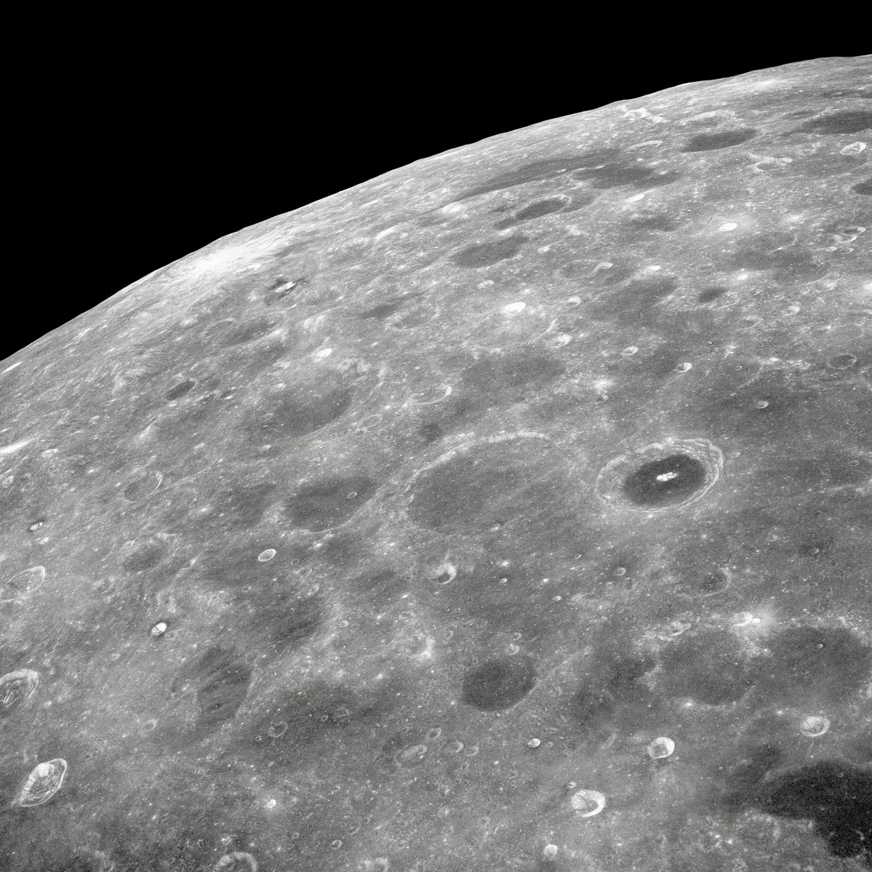 アポロ 8 号 - NASA、1968 年。 作： NASA画像