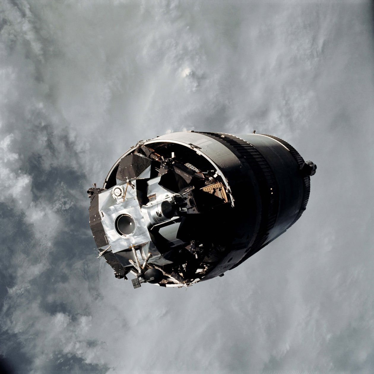 アポロ 9 号 - NASA、1969 年。 作： NASA画像