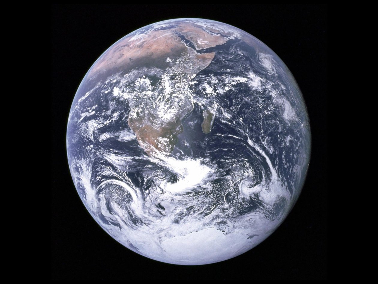 ブルーマーブル - 宇宙から見た地球、1972 年 12 月 7 日。 作： NASA画像