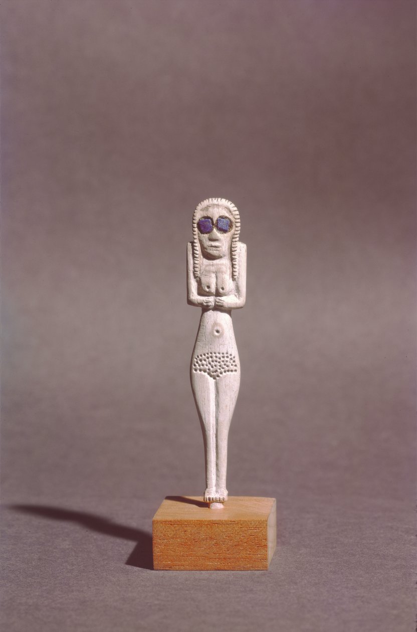 上エジプト出身の女性像（骨） 作： ナカダ1世エジプト人