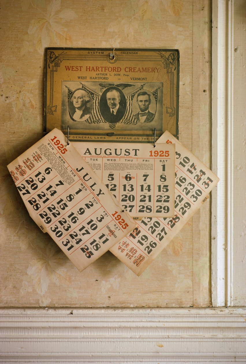 バーモント州クエシーの家に掛けられていた1925年の愛国をテーマにしたアンティーク・カレンダー。 作： ネイサン・ベン