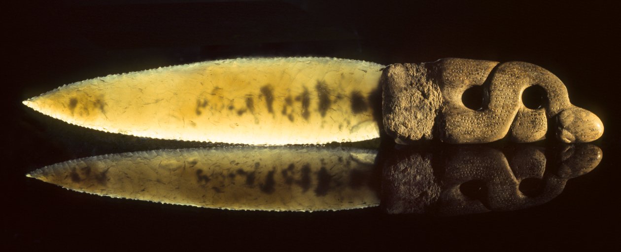 アナトリア中央部のカタル・フユクで発掘された新石器時代の彫刻と欠刻の石製ナイフ 作： ネイサン・ベン