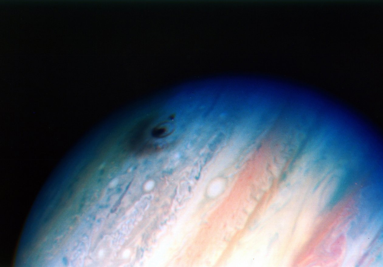1994年7月20日、ジュピターとの衝突。NASAの写真。 作： 全米航空宇宙局全米航空宇宙局