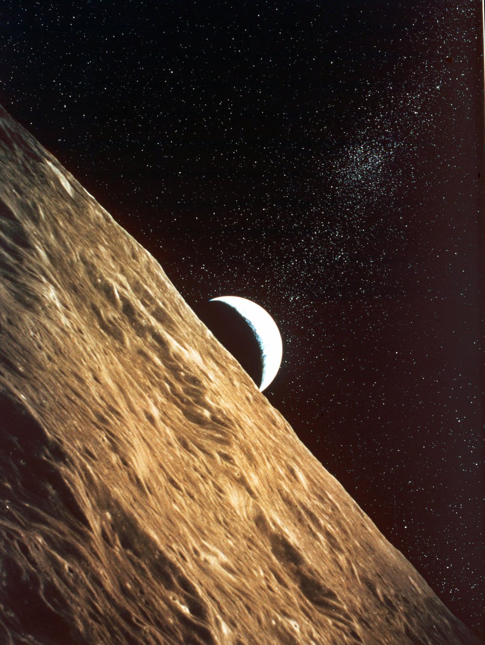 月面から見た地球の上昇：アポロ計画1969。NASAの写真 作： 全米航空宇宙局全米航空宇宙局