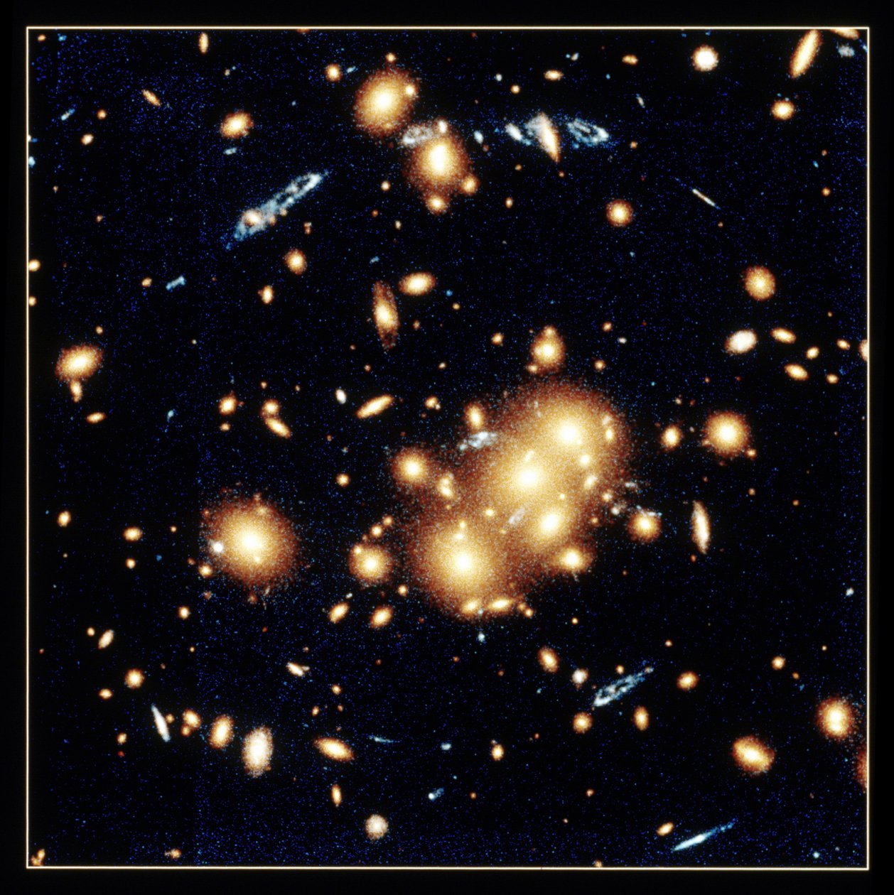 CL0024プラス1654の重力レンズ。W。コレット（プリンストン）。 NASAの写真。 作： 全米航空宇宙局全米航空宇宙局