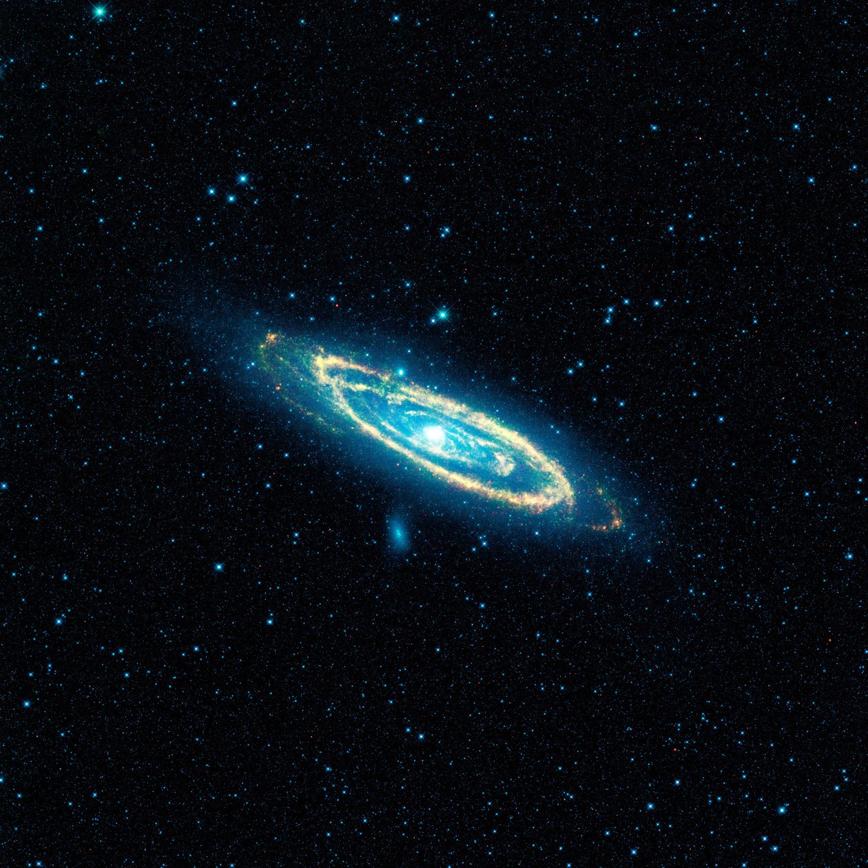 アンドロメダ銀河M31の画像。NASA広視野赤外線サーベイエクスプローラー（WISE）によって撮影されました。モザイクは100以上の満月に相当する領域をカバーしています。 NASAの信用。科学天文学 作： 全米航空宇宙局全米航空宇宙局