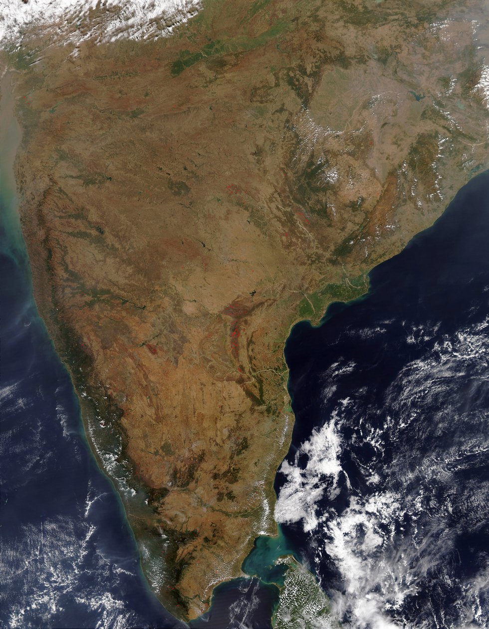 インド半島の衛星写真。スリランカは右下の雲の下に見えます。クレジット：NASA。科学地球地質学海洋学 作： 全米航空宇宙局全米航空宇宙局