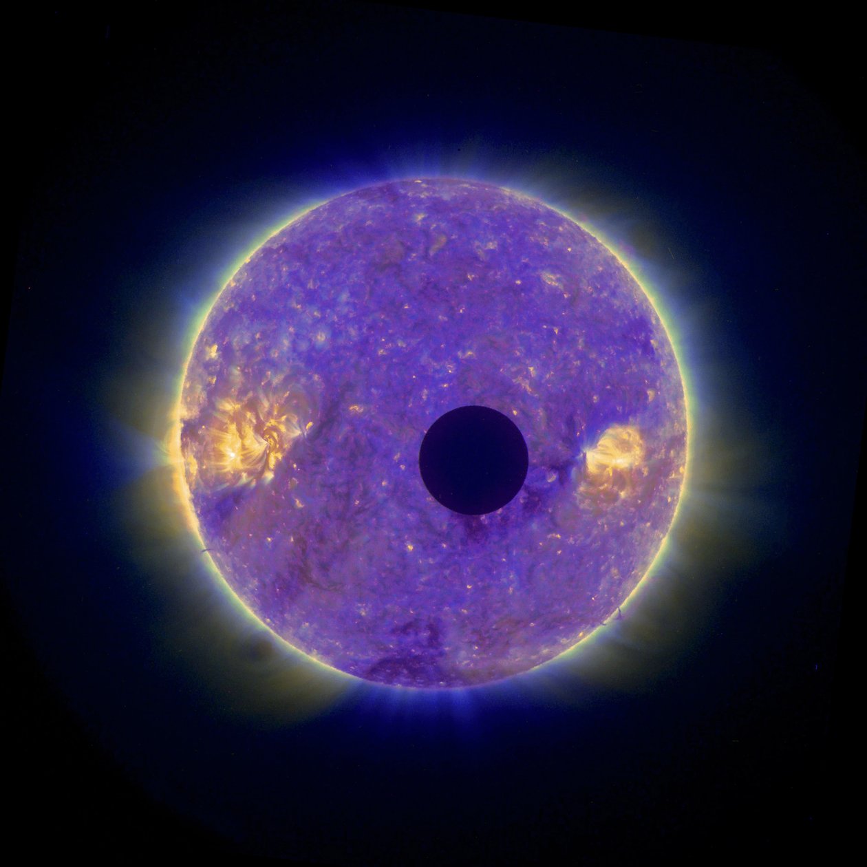 日食：2007年2月25日、太陽の前を通過する月。太陽コロナを示します。 STEREO-Bが宇宙から撮影した画像。クレジット：NASA。科学天文学 作： 全米航空宇宙局全米航空宇宙局