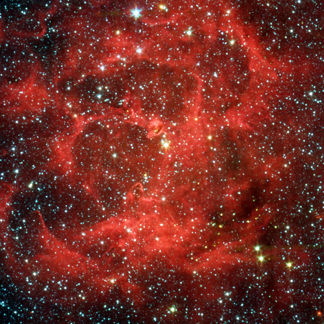 射手座の5,400光年離れたところにある巨大な星を形成するガスとダストの雲である、輝く三裂星雲の可視光と赤外線でのスピッツァー宇宙望遠鏡の比較ビュー。クレディ 作： 全米航空宇宙局全米航空宇宙局