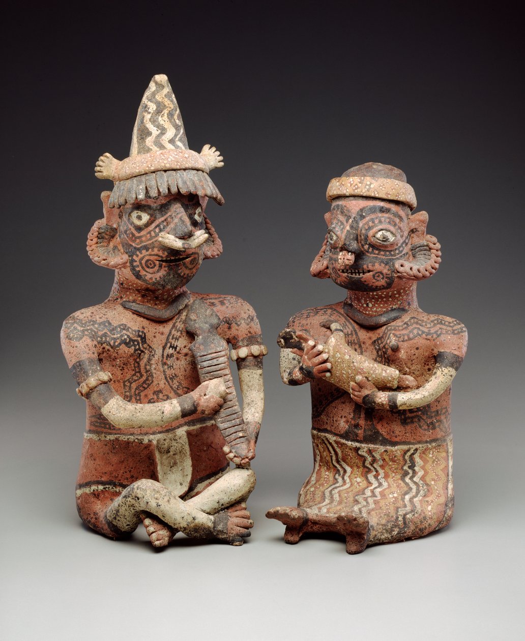 男性と女性のフィギュア、100 BC-400 AD（ポリセラミック） 作： ナヤリット