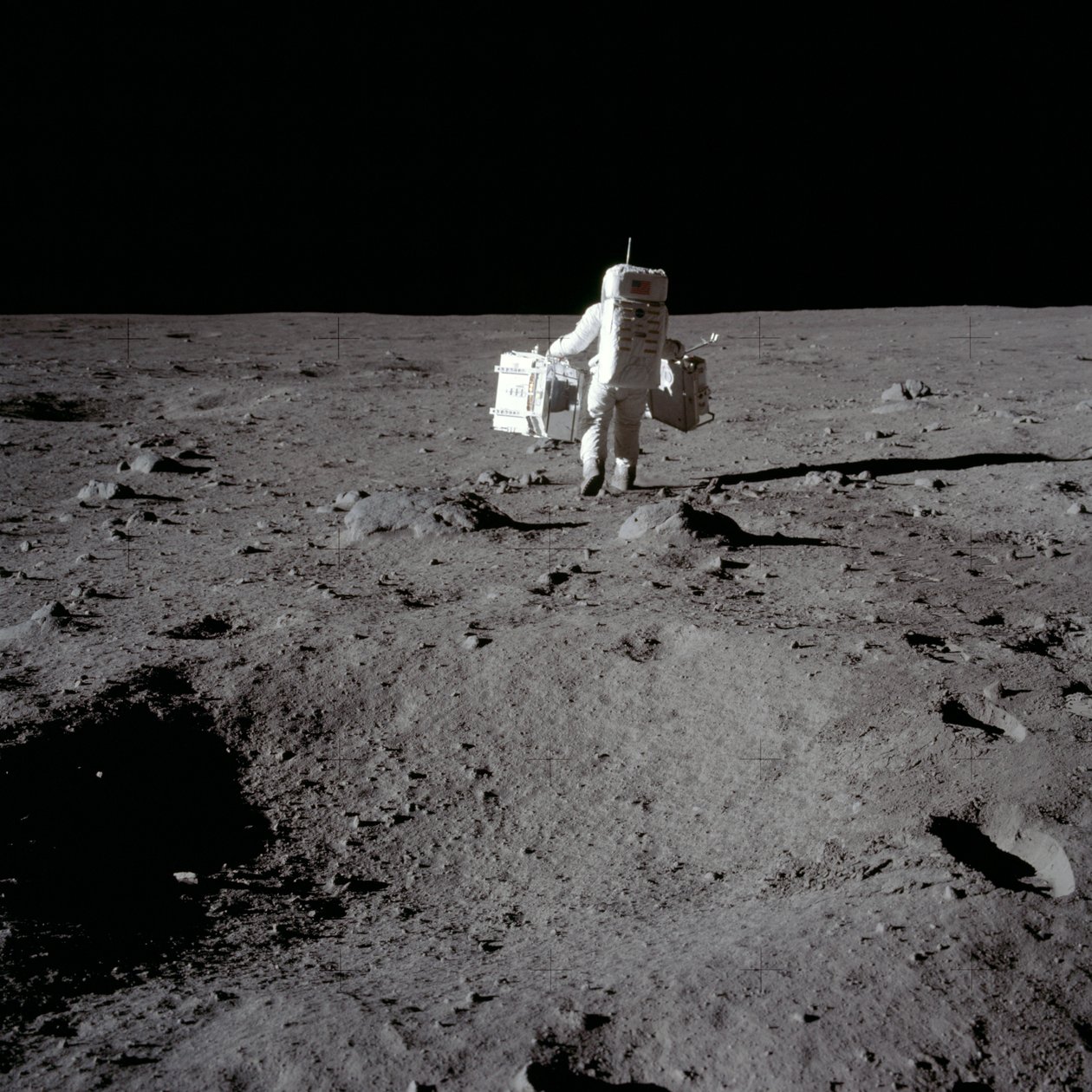 月面で実験を行うバズ・オルドリン、アポロ II ミッション、1969 年 7 月。 作： ニール・アームストロング