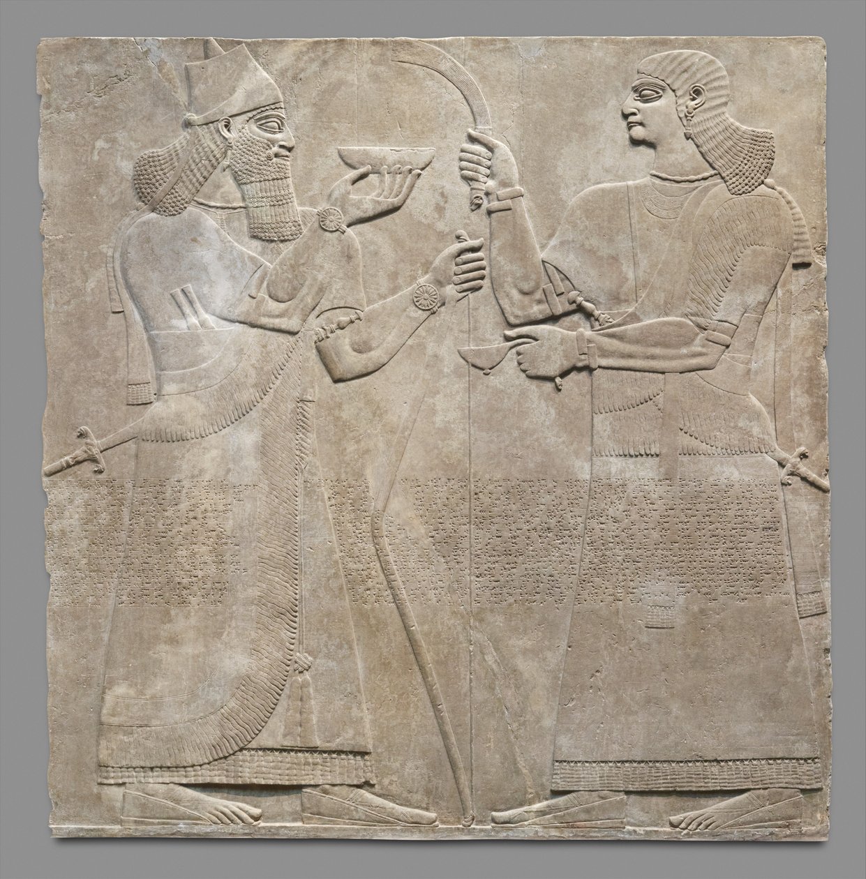 王とEunuchのレリーフパネル、c.883-59 BC（石膏アラバスター） 作： ネオアッシリア