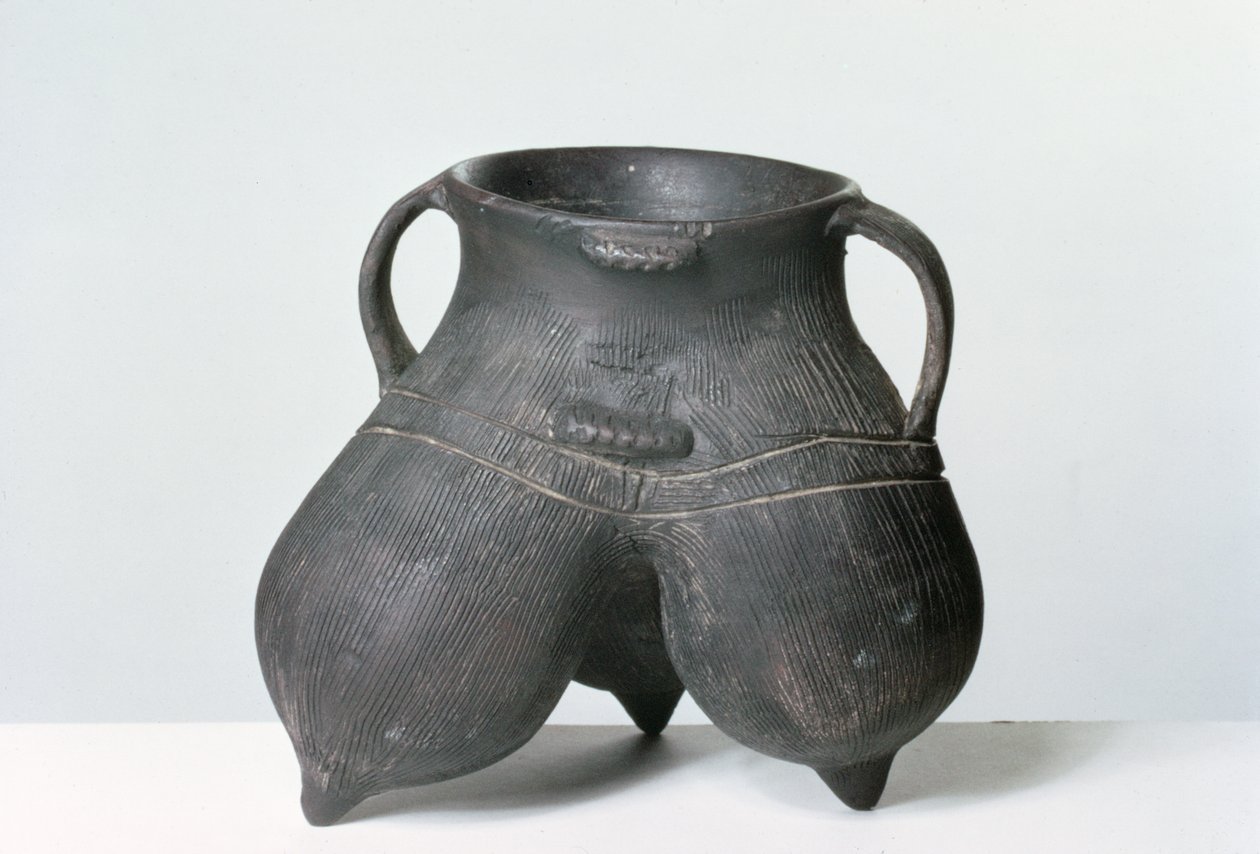 三脚器、龍山文化、紀元前2000年頃（黒い土器） 作： 新石器時代
