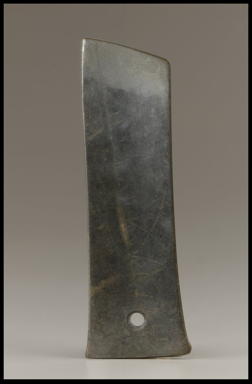 収穫用ナイフ（hu）、Qijia Culture、c.2500-2000 BC（ヒスイ） 作： 新石器時代の中国の学校