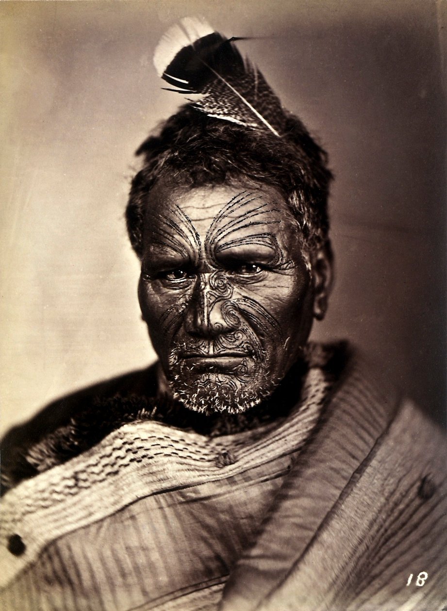 入れ墨のある顔をしたマオリの肖像、1886-88年頃 作： ニュージーランドの写真家