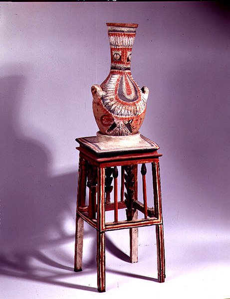 スツールに置かれた花瓶 作： 新王国エジプト人