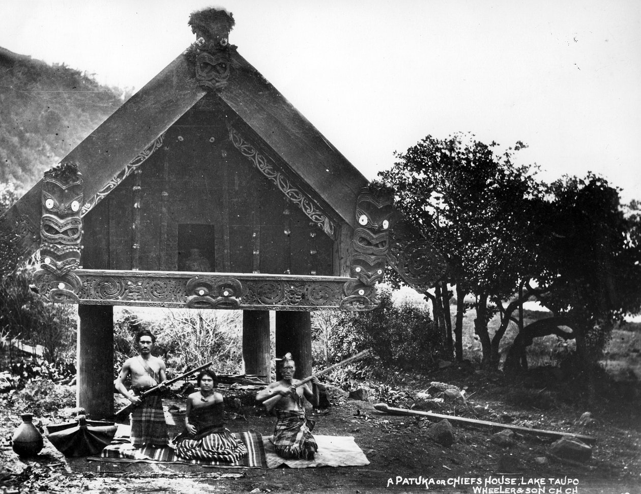 ニュージーランド、タウポ湖、パトゥカまたは首長家、1863-80年 作： ニュージーランドの写真家