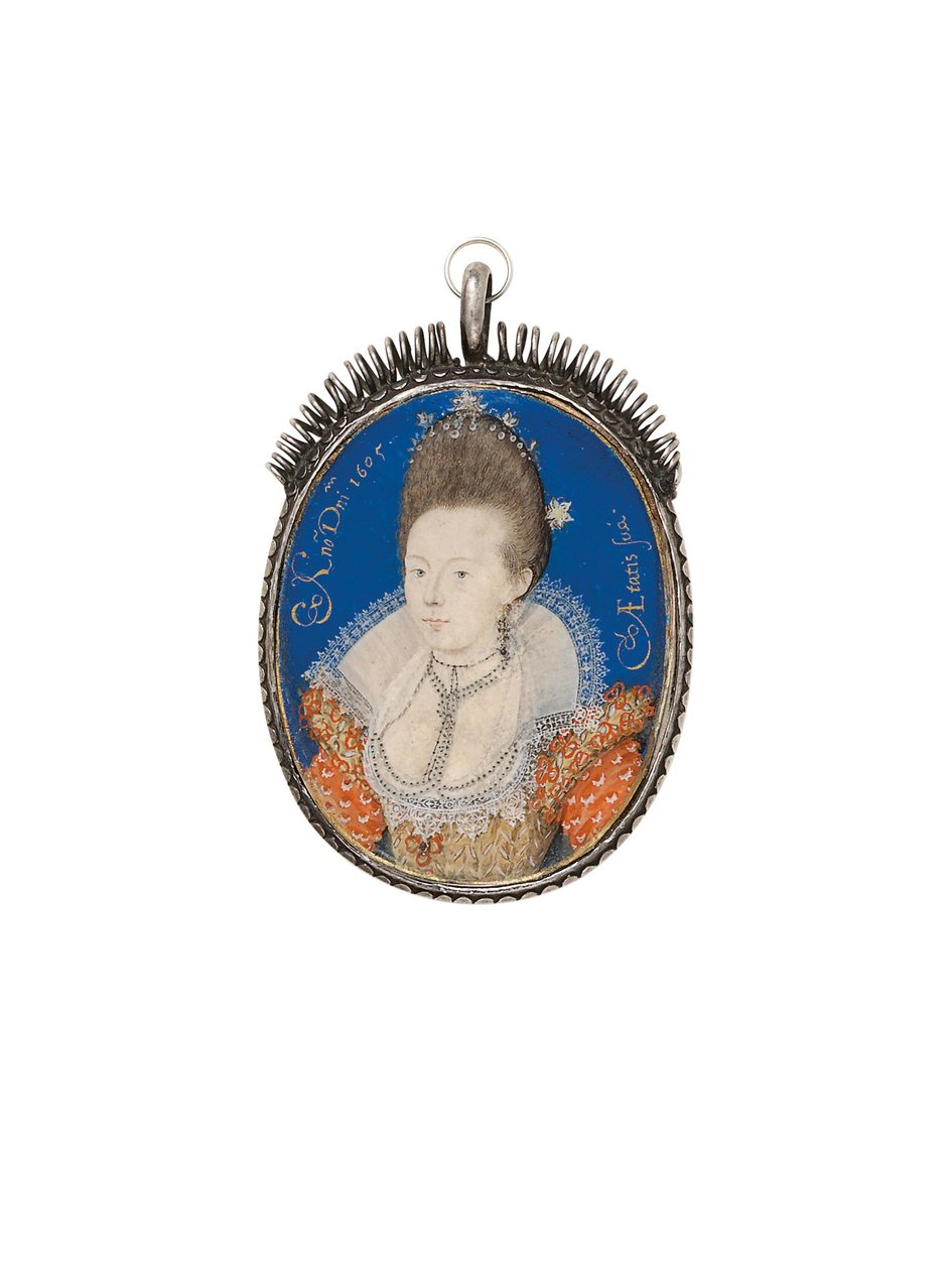 高い立っているラフ、1605年の金のドレスの女性 作： ニコラス・ヒリアード