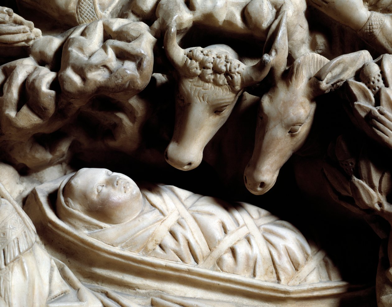 Art and Gothic architecture: the nativite - Nicola Pisano (1215/20-1278/84) が1266年から1268年にかけて製作した大理石の説教台の浮き彫りの詳細（大理石の説教台の詳細、キリストの降誕） Cathedrale Notre-Dame-de-l