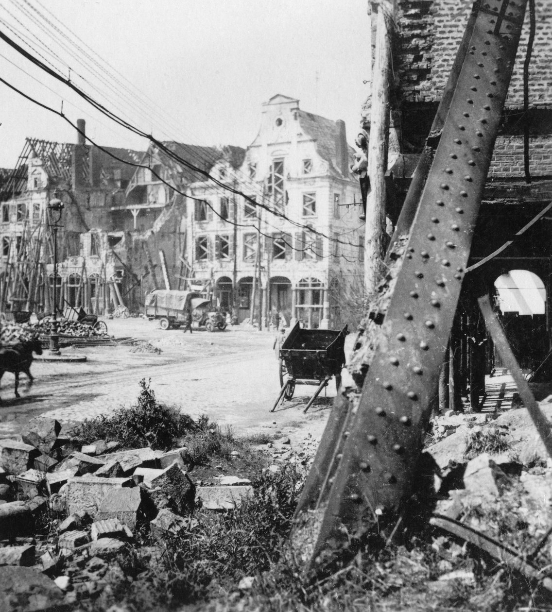 グランプラス、フランス、アラス、第一次世界大戦、c1914-c1918 作： ナイチンゲールと共同