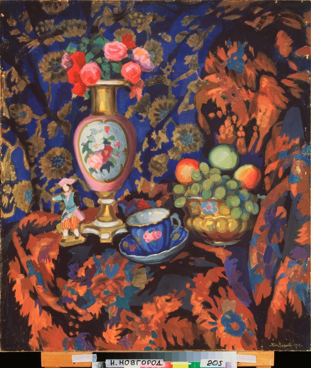 磁器と花のある静物 - ニコライ・セミョノビッチ・ザイツェフ（1885-1938）の作品、段ボールにテンペラ 作： ニコライ・セミョノヴィッチ・ザイツェフ