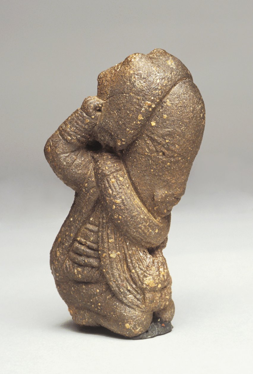 ひざまずく男、紀元前800年頃紀元前200年（テラコッタ） 作： ノック文化