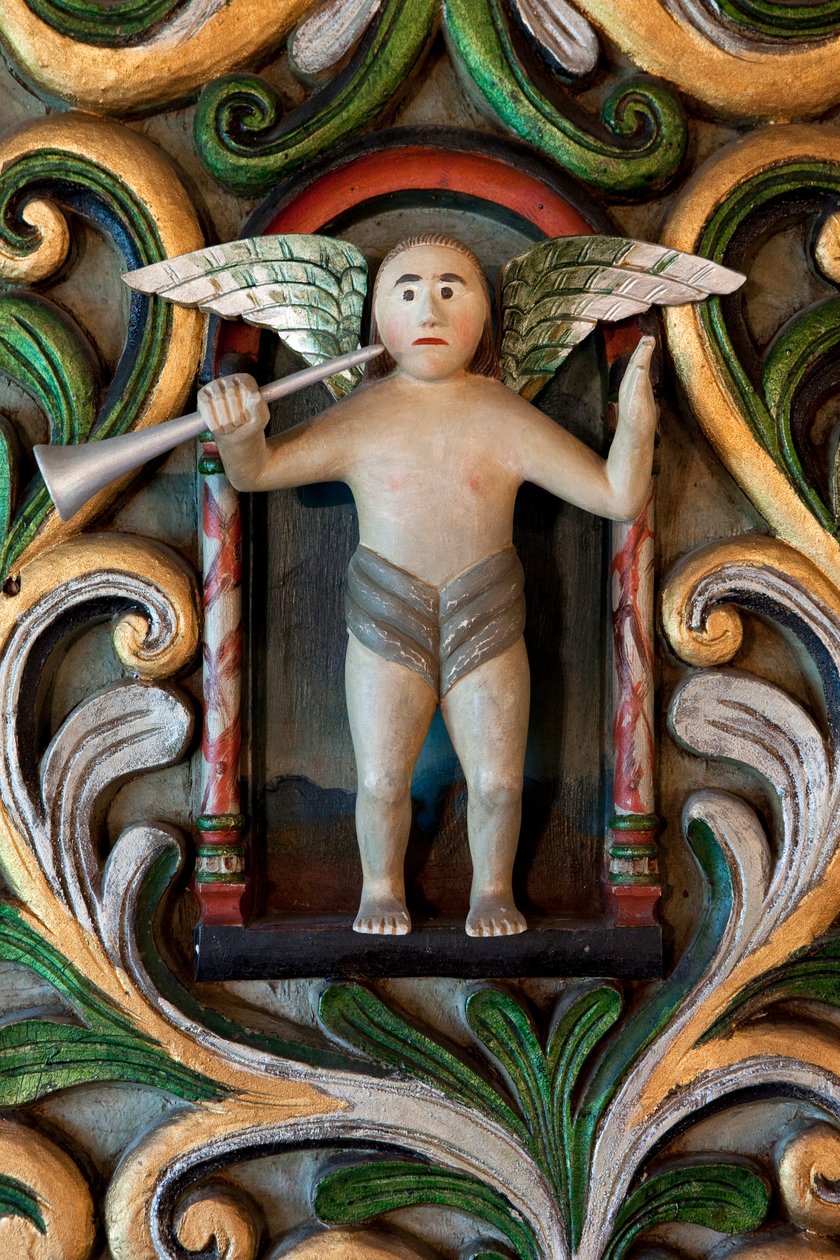 ラッパを吹く天使 モ・イ・ラナ教会 祭壇画の細部