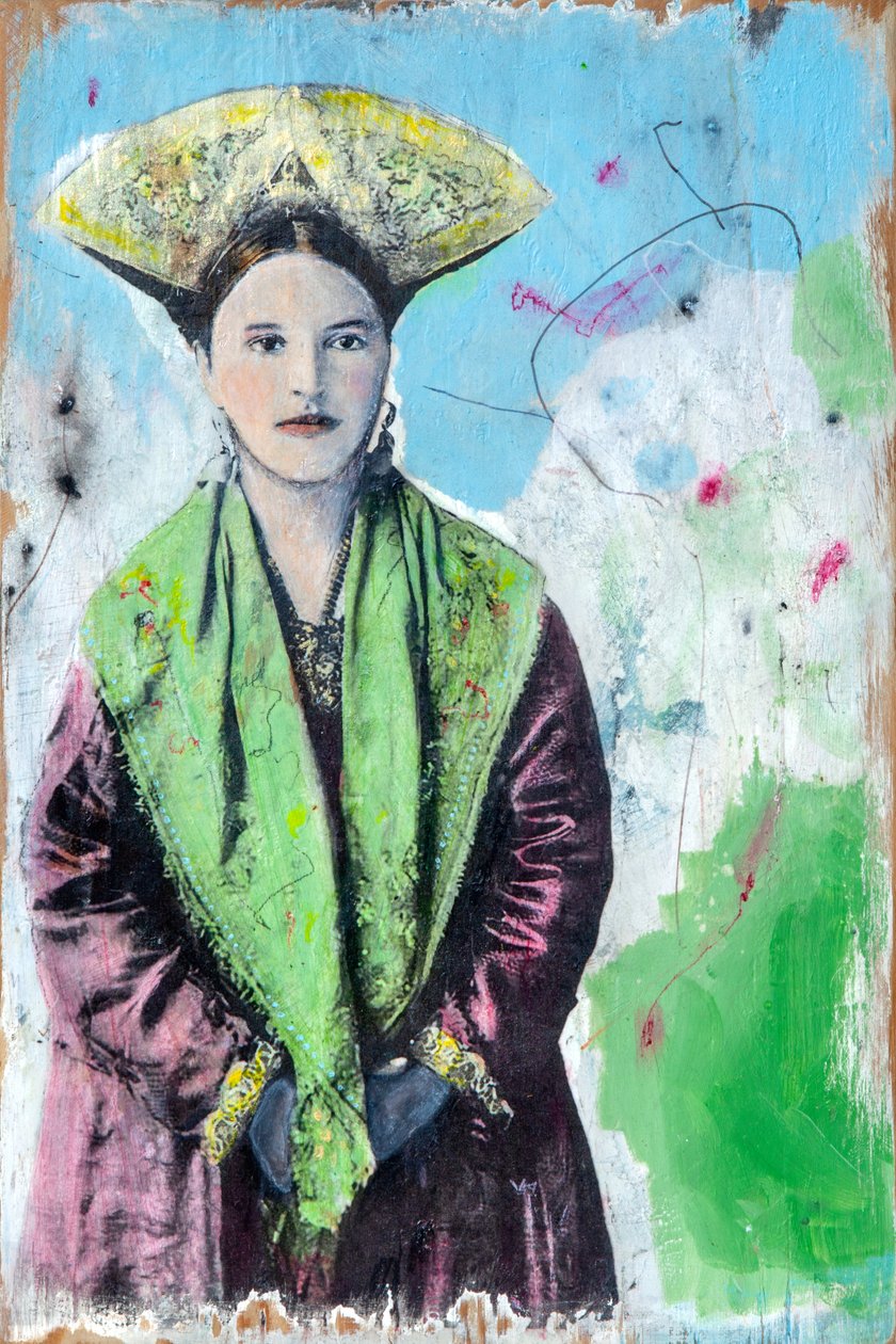 ダミナ・ルッサ、2024（木にミクストメディア） 作： 