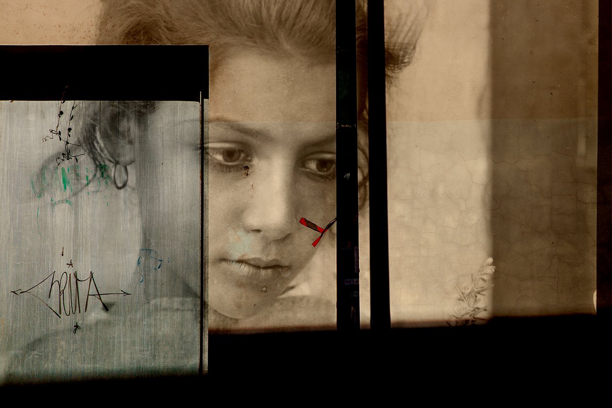 壁に描かれた肖像、2019年（デジタルミクストメディア） 作： 