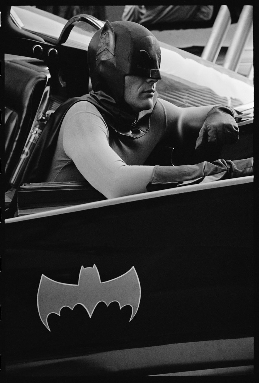 TVシリーズ「バットマン」の撮影現場でのバットマン 作： オーランド・スエロ